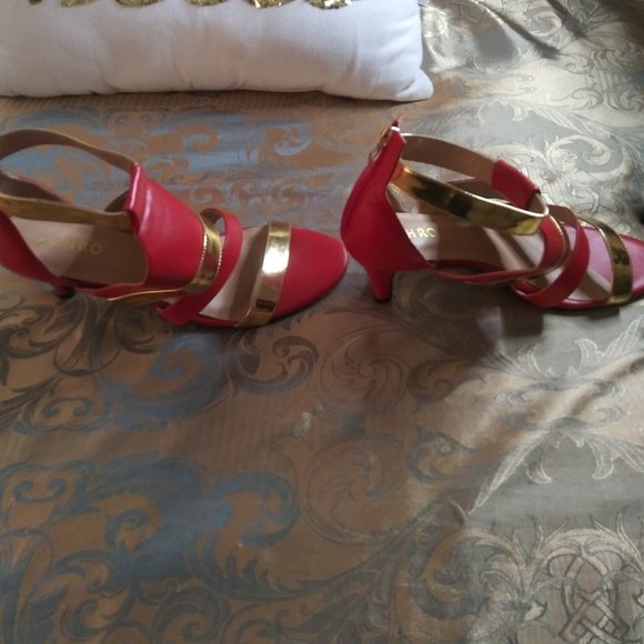 ASHRO RED SHOES - Picture 2 of 4